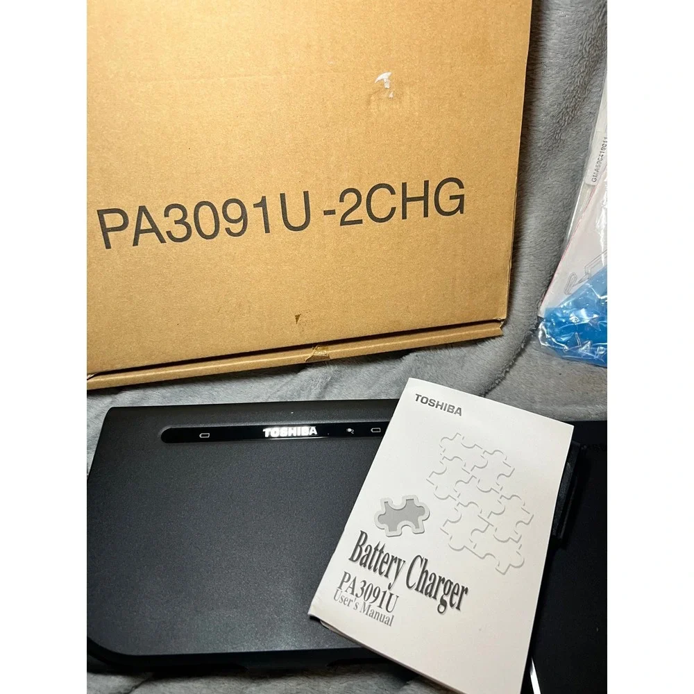 Toshiba PA3091U-2CHG Battery Charger Dock Portégé M700 Series w/ Recovery Discs